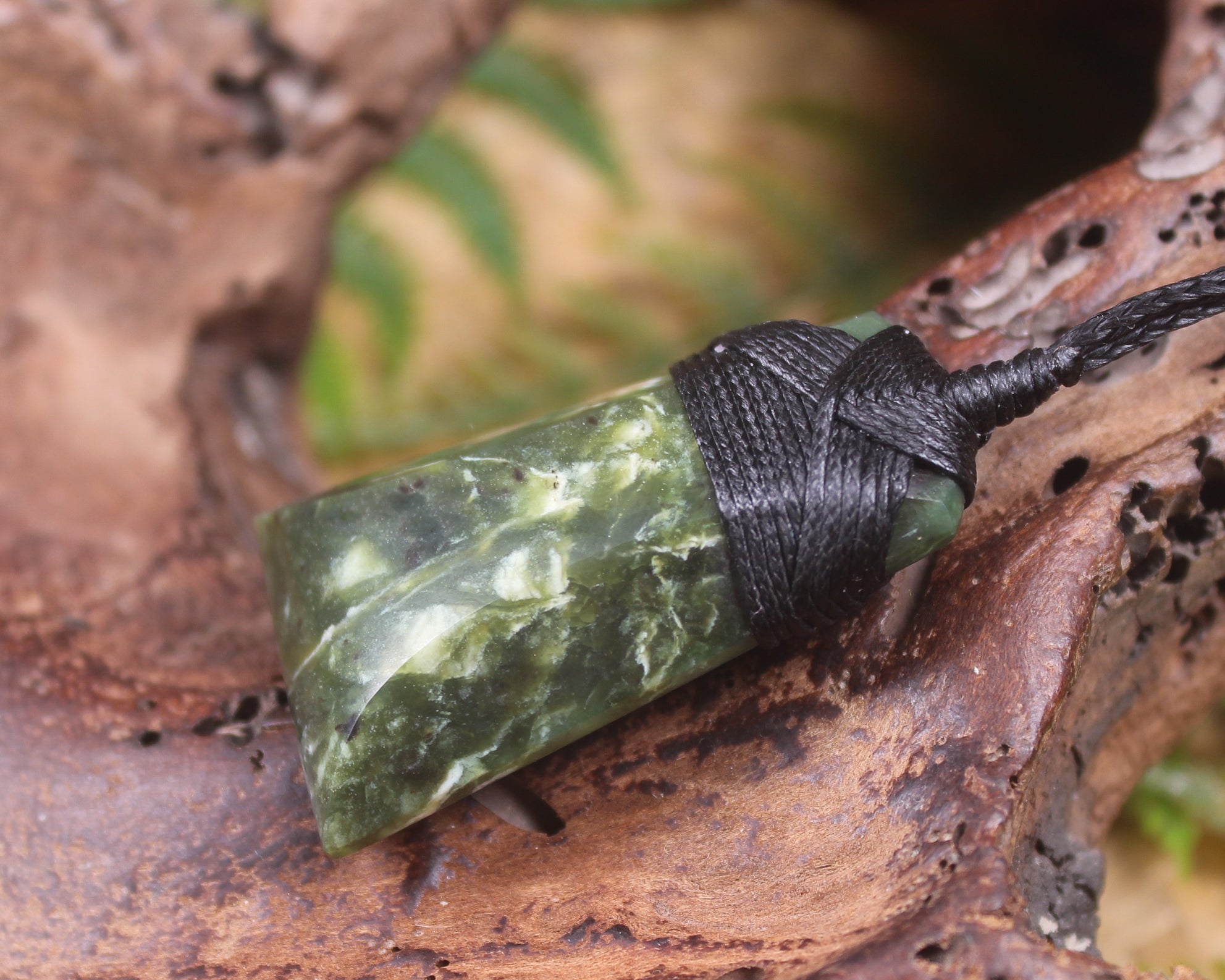 Hapopo Pounamu Toki - NZ Greenstone
