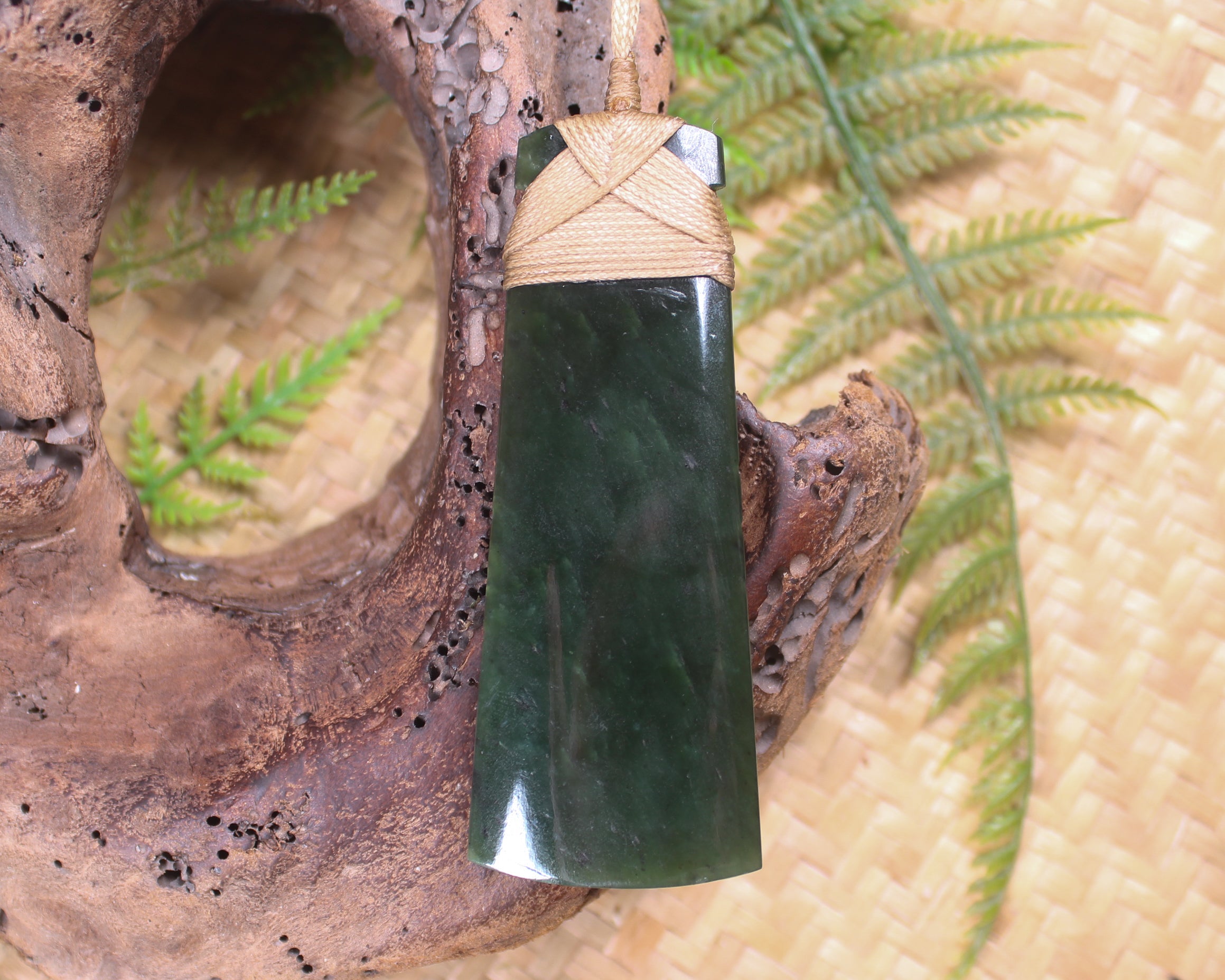 Kawakawa Pounamu Toki