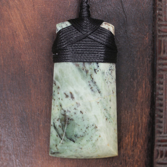 Hapopo Pounamu Toki - NZ Greenstone