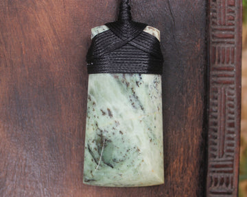 Hapopo Pounamu Toki - NZ Greenstone