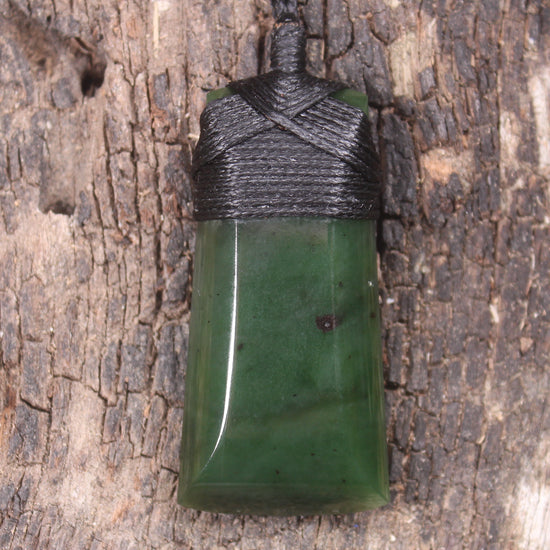 Kawakawa Pounamu Toki