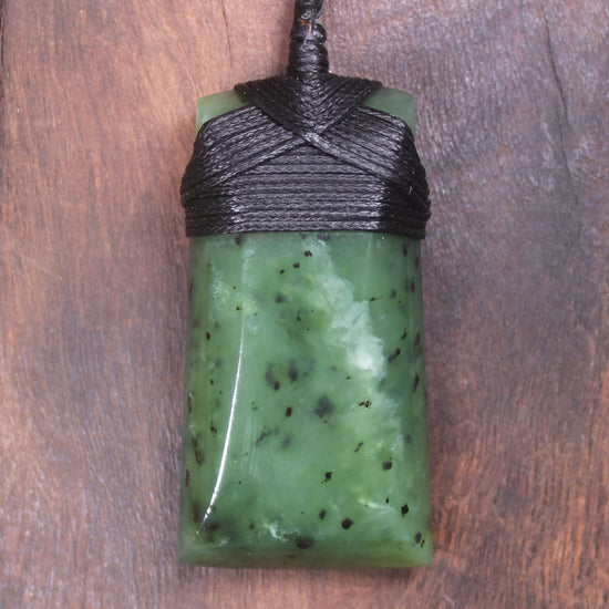Hapopo Pounamu Toki - NZ Greenstone