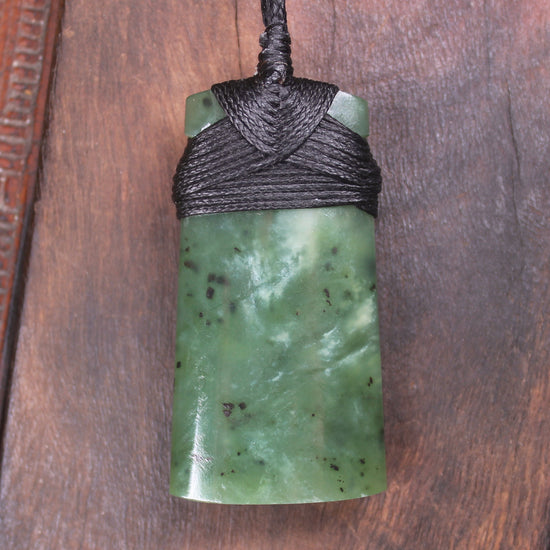 Hapopo Pounamu Toki - NZ Greenstone