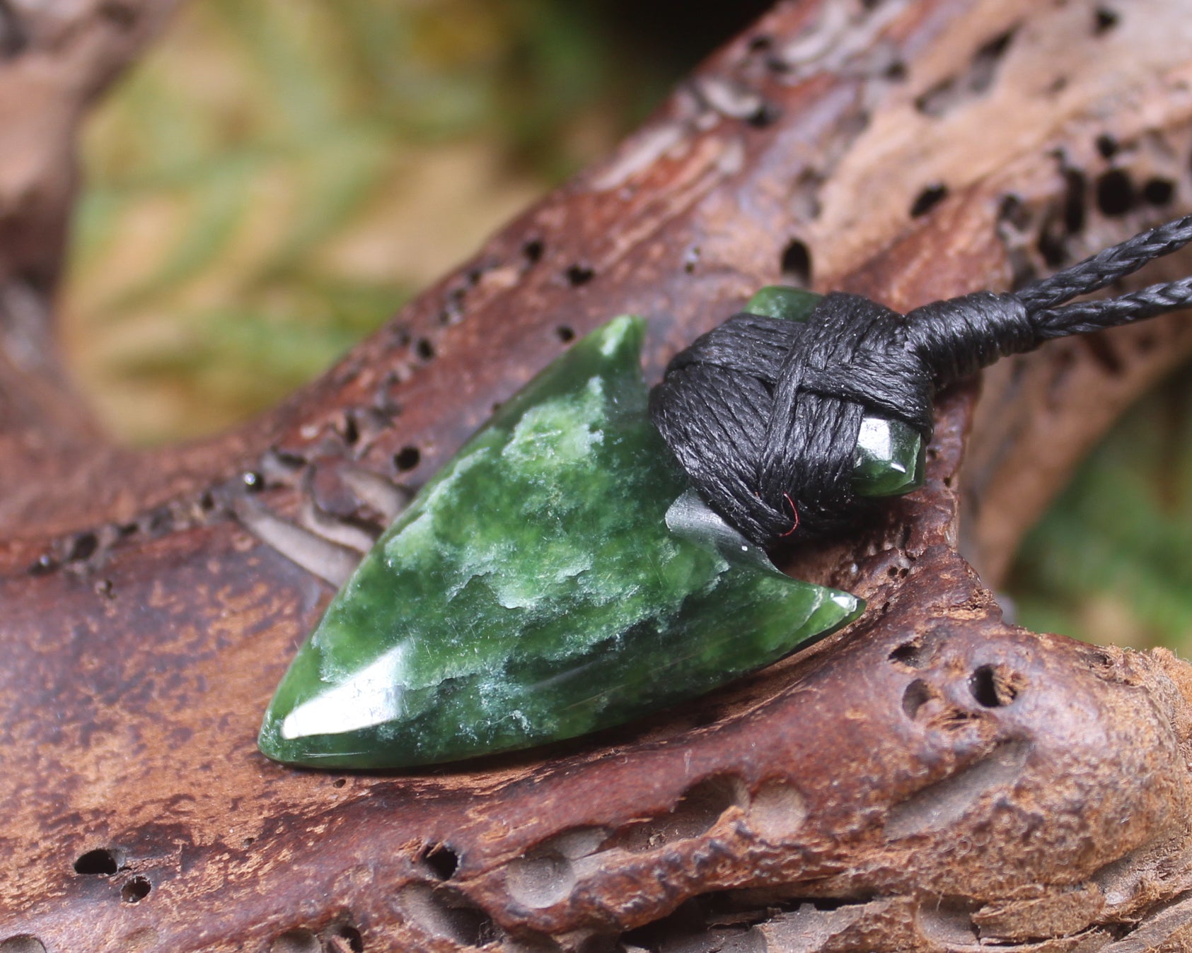 Kawakawa Pounamu Arrowhead Pendant - NZ Greenstone