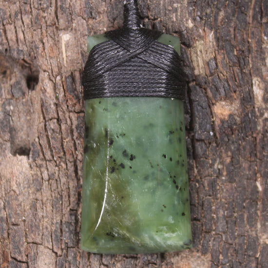 Hapopo Pounamu Toki - NZ Greenstone