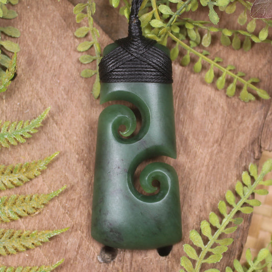 Kawakawa Pounamu Toki with Koru