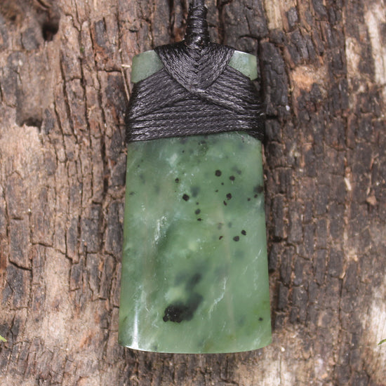 Hapopo Pounamu Toki - NZ Greenstone