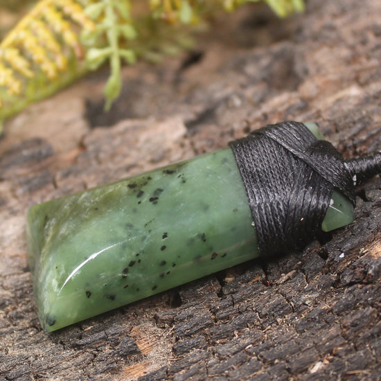Hapopo Pounamu Toki - NZ Greenstone