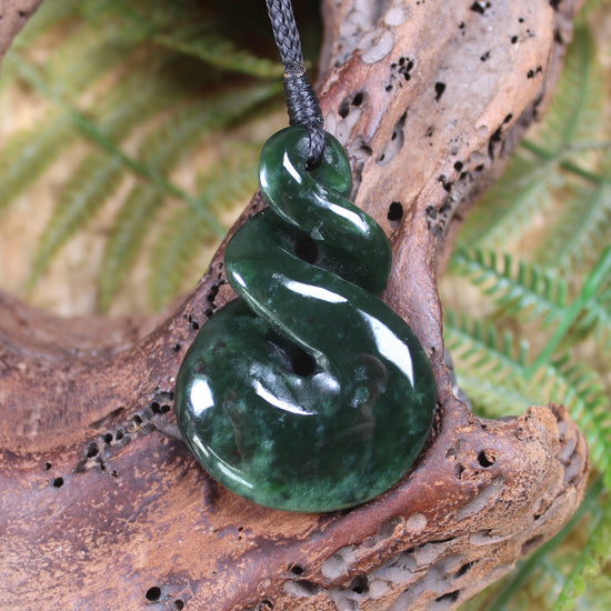 Twist carved from Kawakawa Pounamu - NZ Greenstone