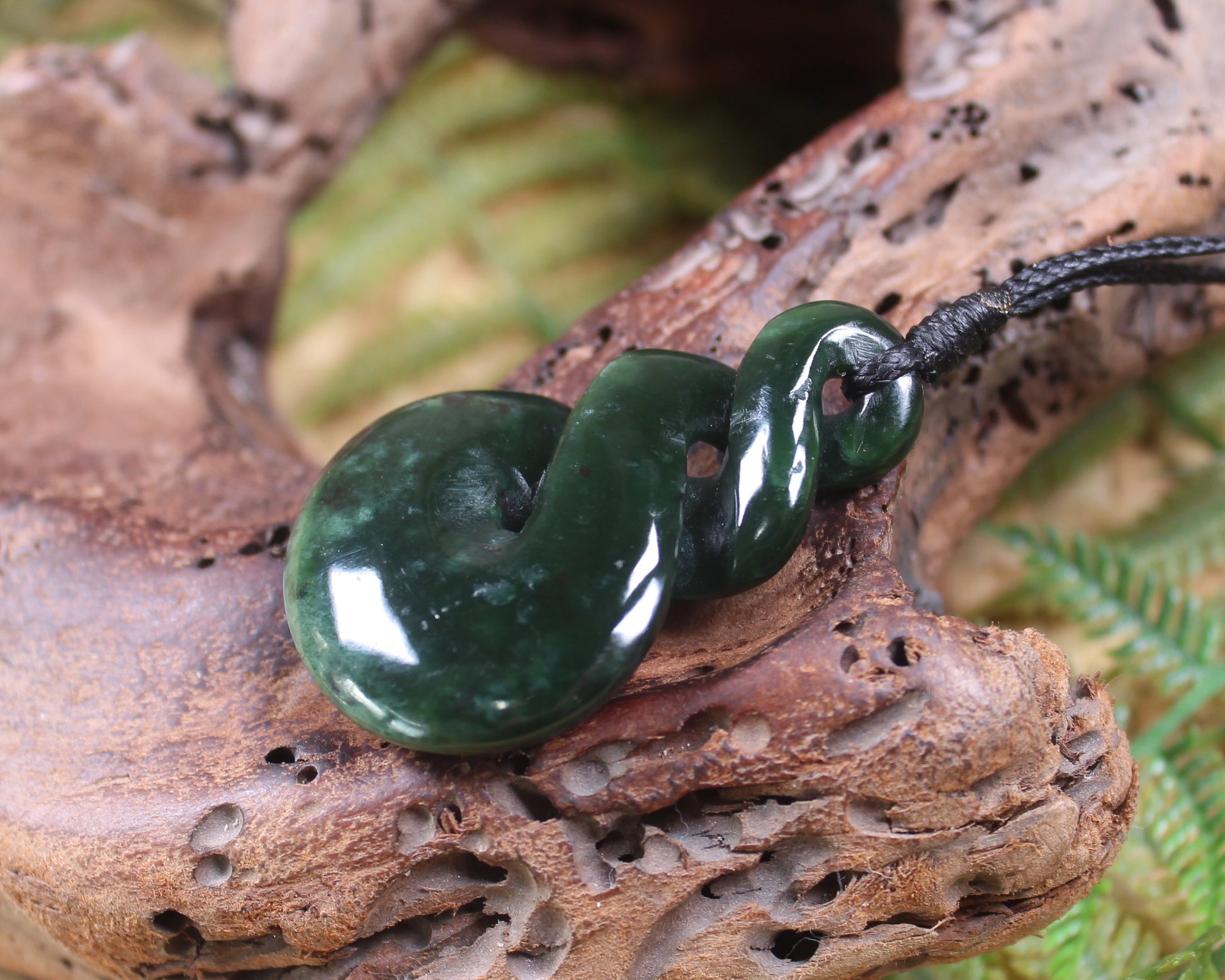 Twist carved from Kawakawa Pounamu - NZ Greenstone