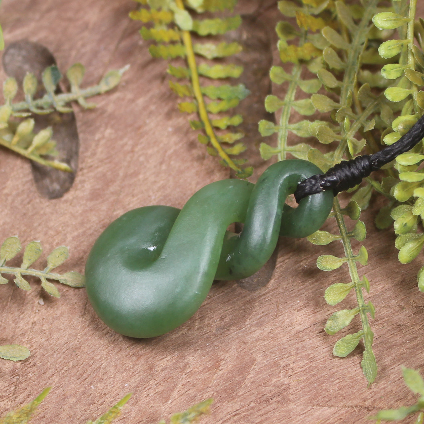 Twist or Pikorua carved from Hapopo Pounamu - NZ Greenstone