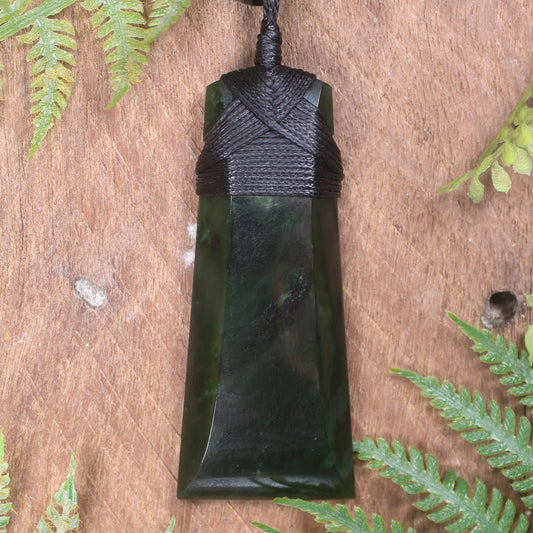 Kawakawa Pounamu Toki