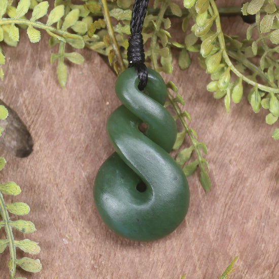 Twist or Pikorua carved from Hapopo Pounamu - NZ Greenstone