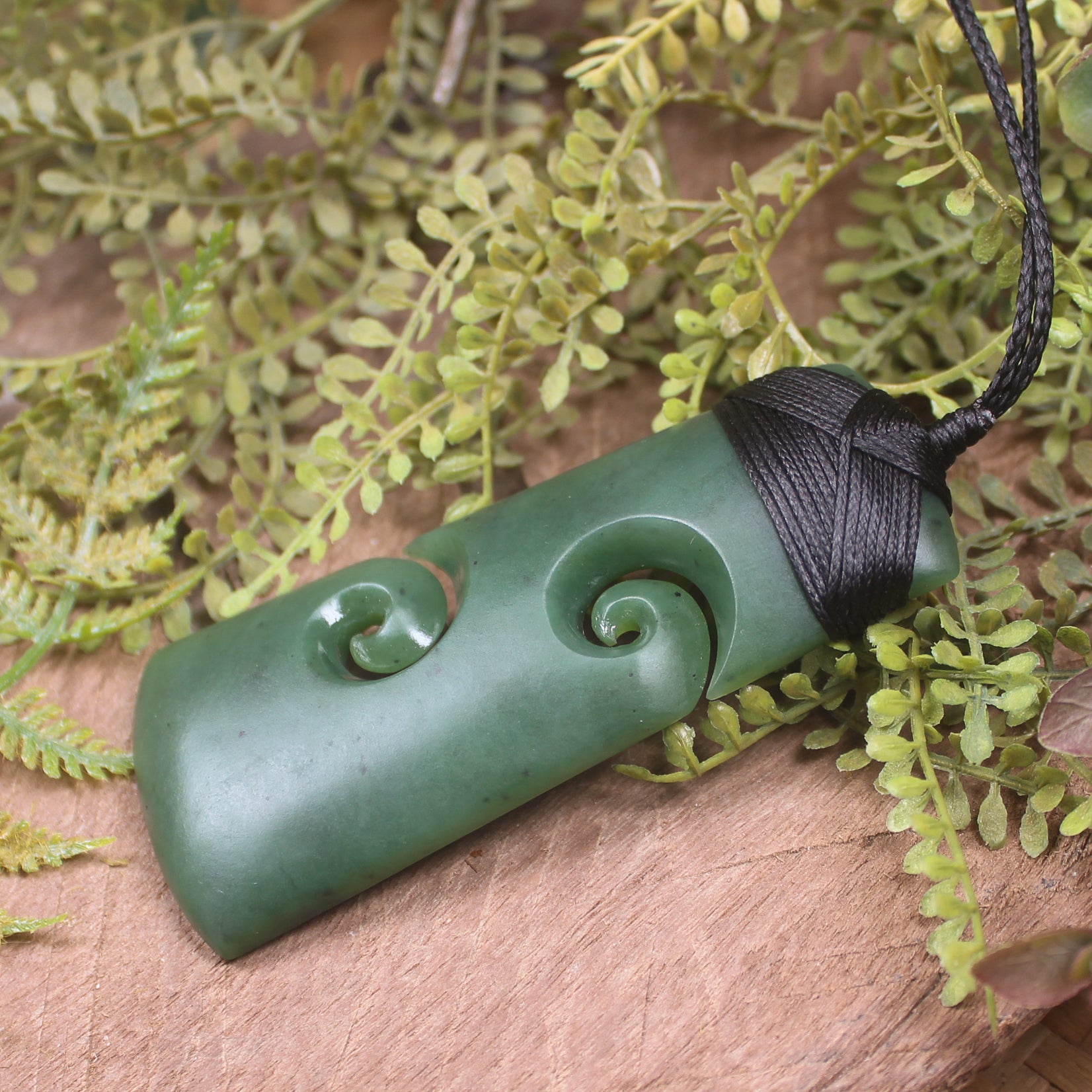 Hapopo Pounamu Toki with Koru - NZ Greenstone