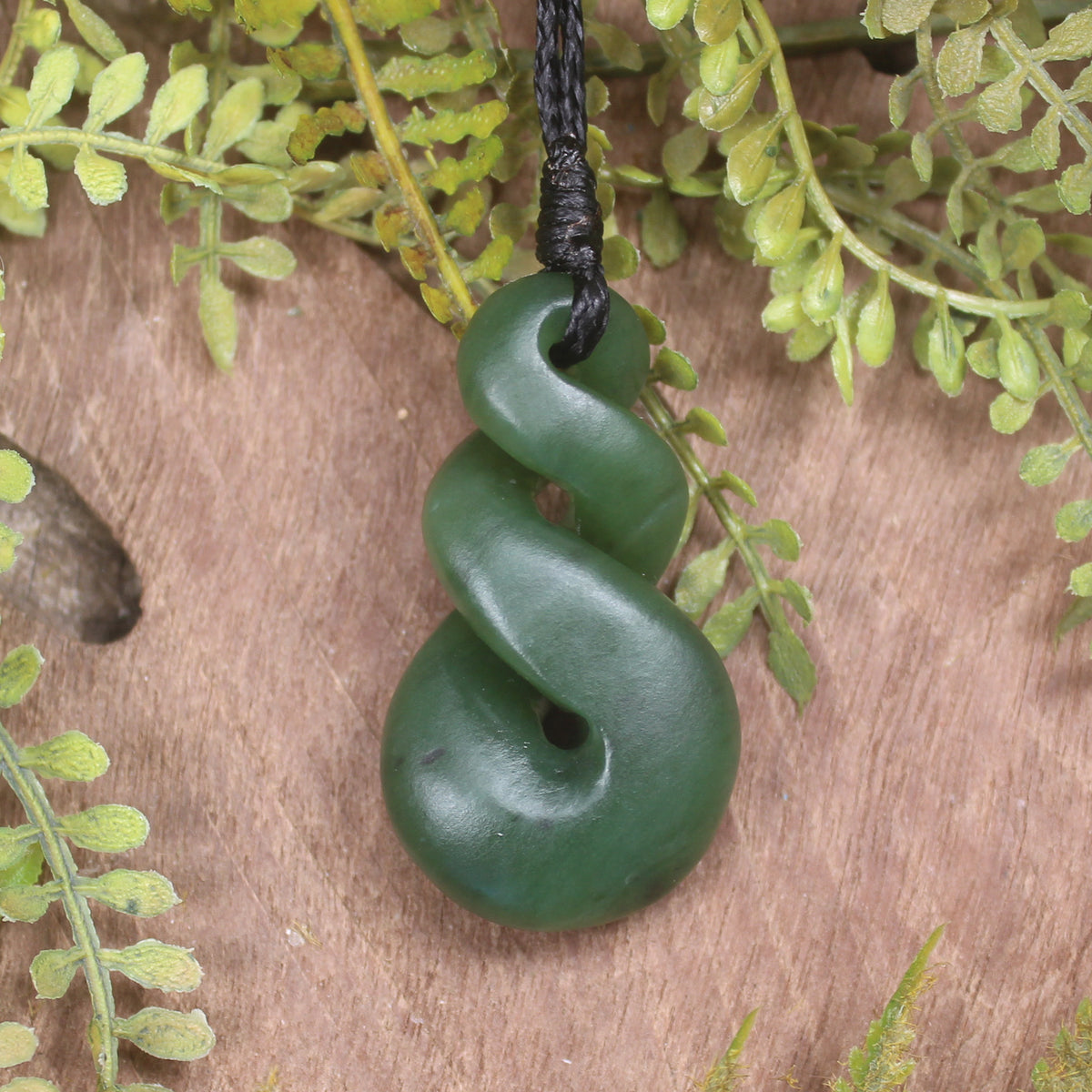 Twist or Pikorua carved from Hapopo Pounamu - NZ Greenstone