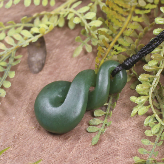 Twist or Pikorua carved from Hapopo Pounamu - NZ Greenstone