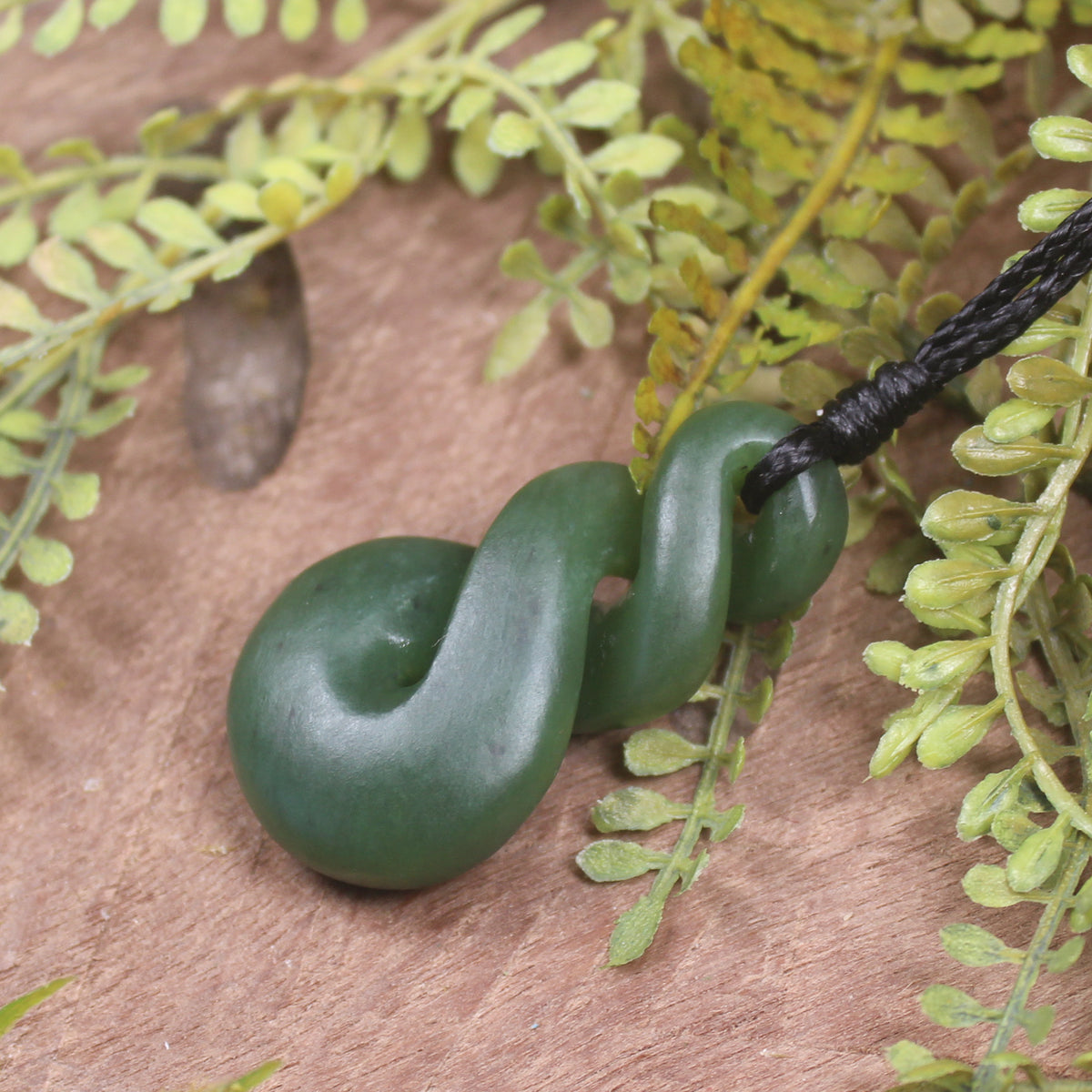 Twist or Pikorua carved from Hapopo Pounamu - NZ Greenstone