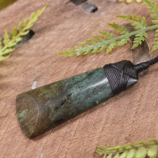 Fuchsite toki pendant