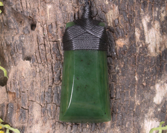Kawakawa Pounamu Toki