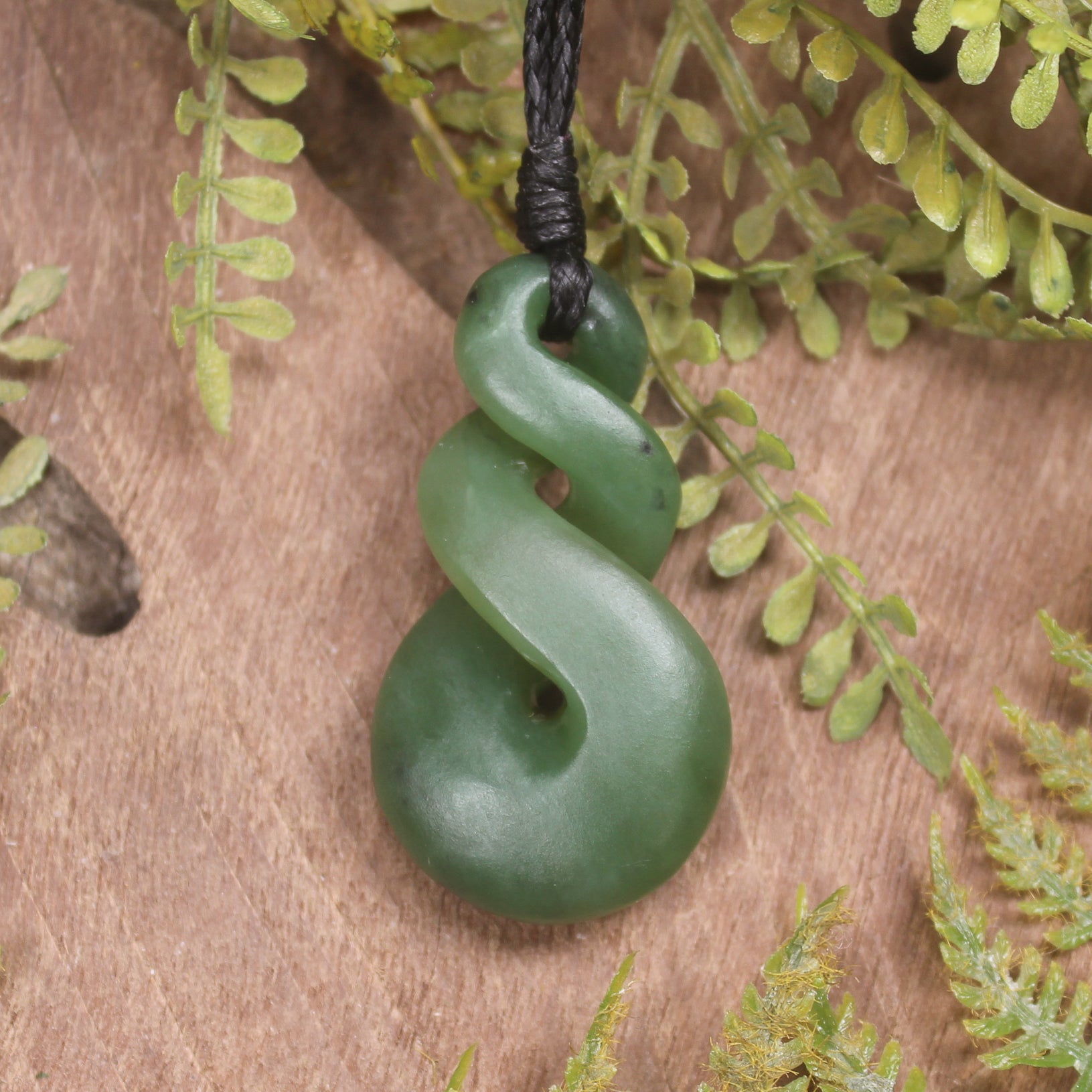 Twist or Pikorua carved from Hapopo Pounamu - NZ Greenstone