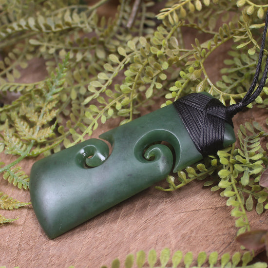Kawakawa Pounamu Toki with Koru