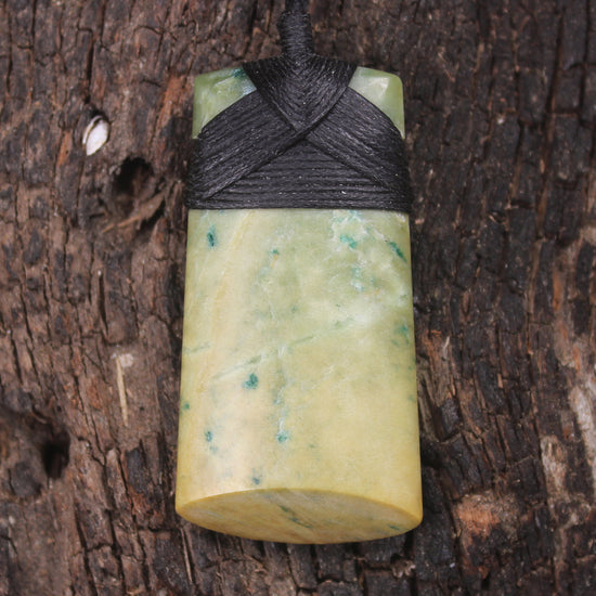 Flower Jade Pounamu Toki Pendant - NZ Greenstone