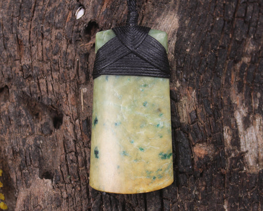 Flower Jade Pounamu Toki Pendant - NZ Greenstone