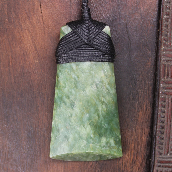 Hapopo Pounamu Toki - NZ Greenstone