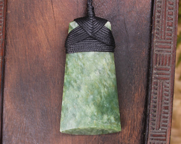 Hapopo Pounamu Toki - NZ Greenstone