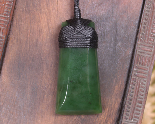 Kawakawa Pounamu Toki