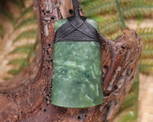 Hapopo Pounamu Toki - NZ Greenstone