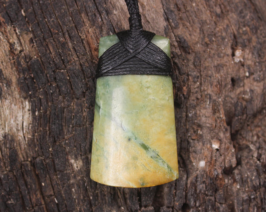 Flower Jade Pounamu Toki Pendant - NZ Greenstone