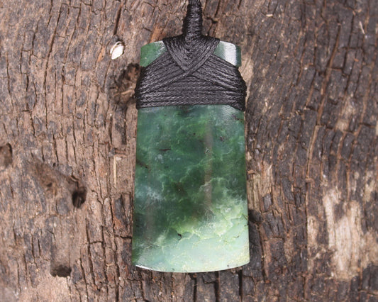 Kawakawa Pounamu Toki