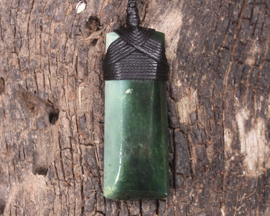 Kawakawa Pounamu Toki