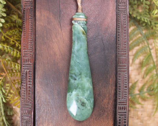Mere or Patu carved from Inanga Pounamu - NZ Greenstone