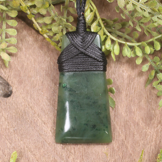 Kawakawa Pounamu Toki