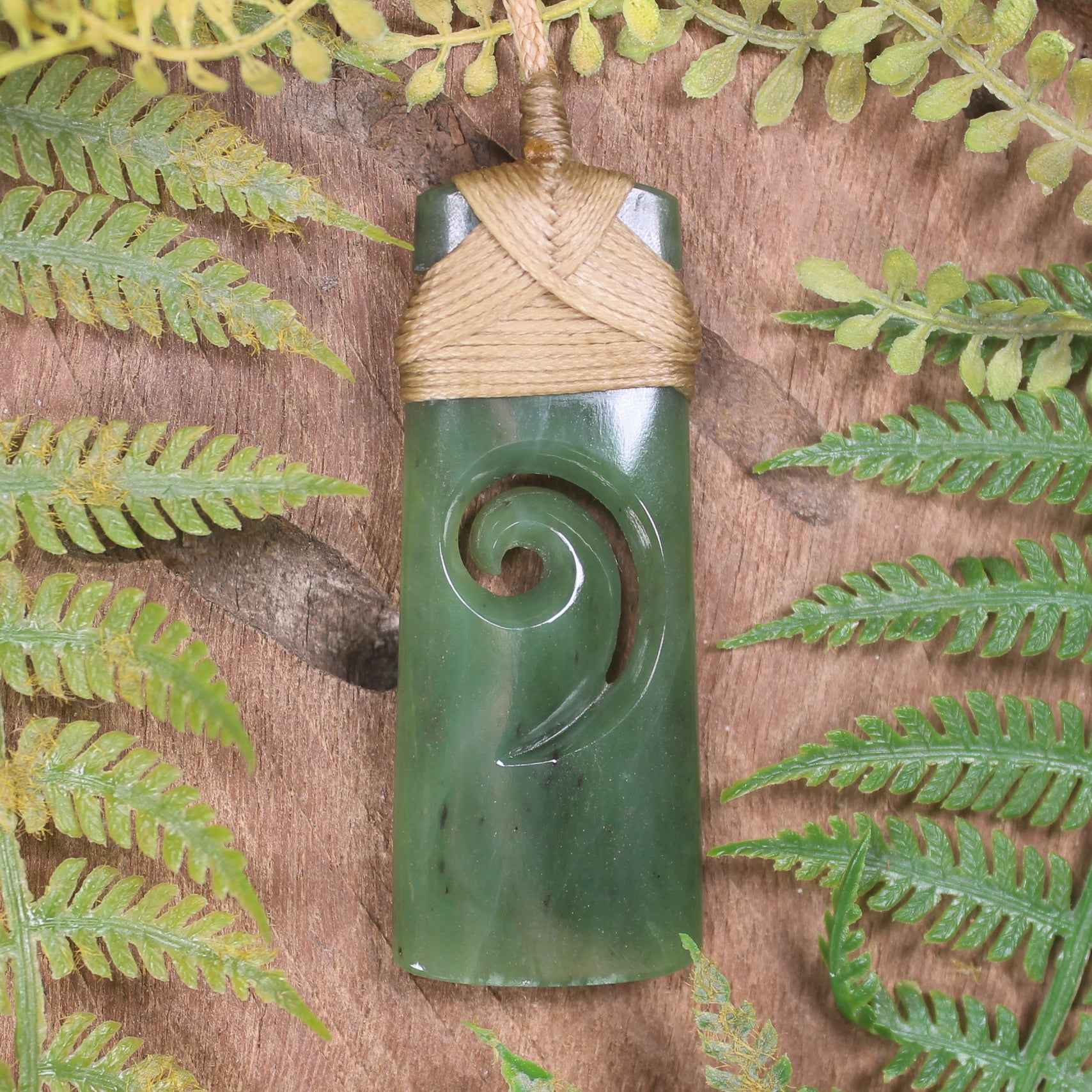 Hapopo Pounamu Toki with Koru