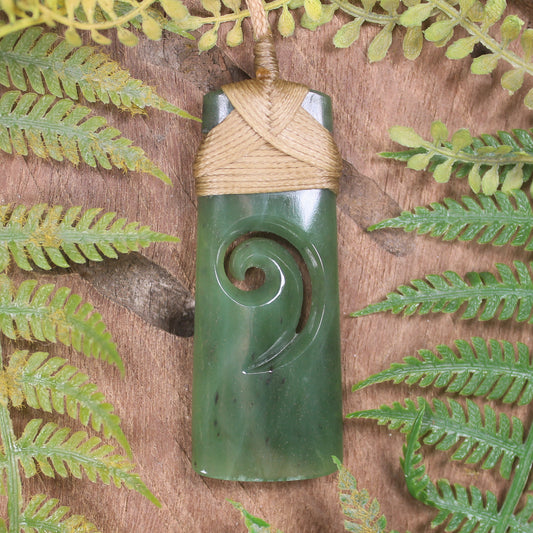 Hapopo Pounamu Toki with Koru