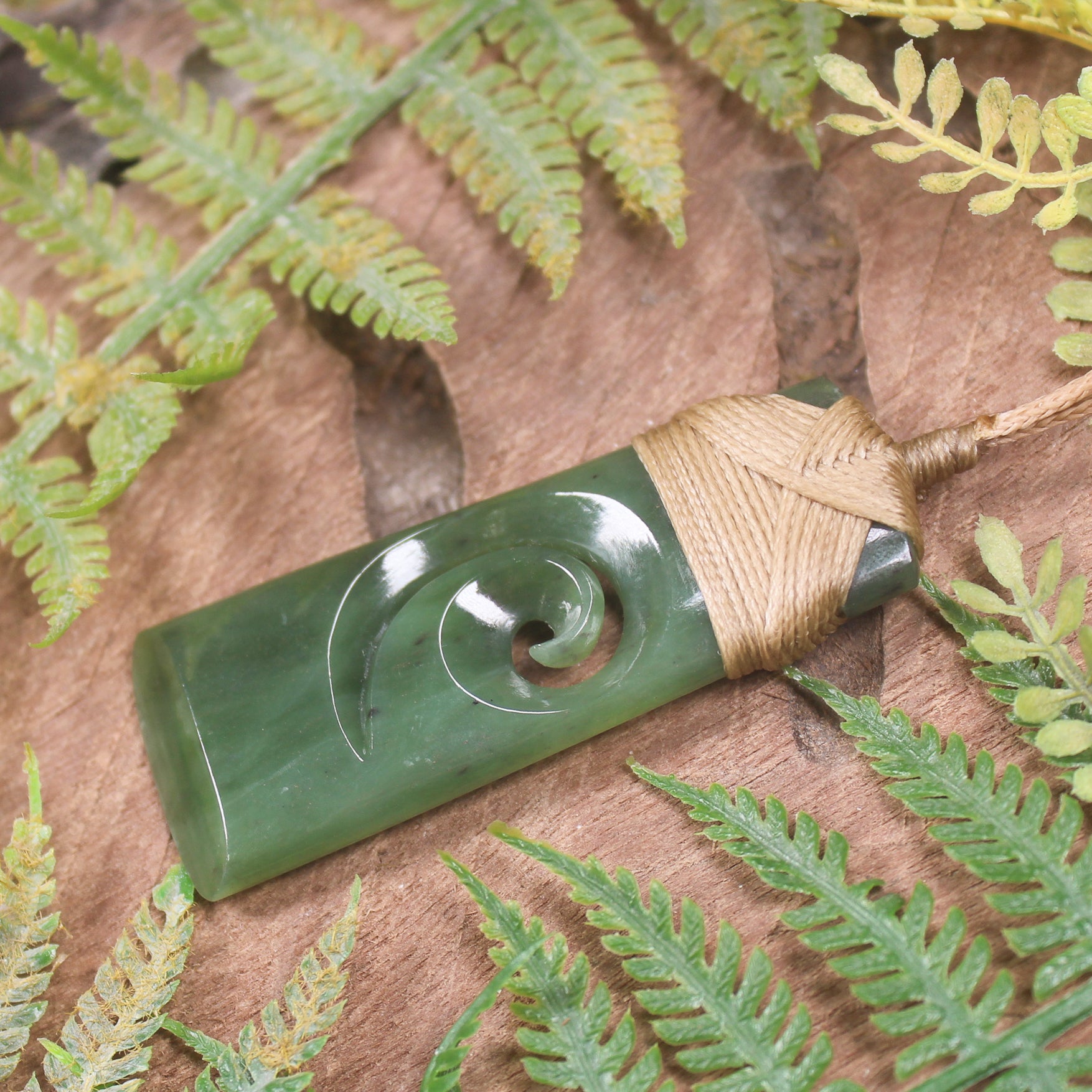 Hapopo Pounamu Toki with Koru