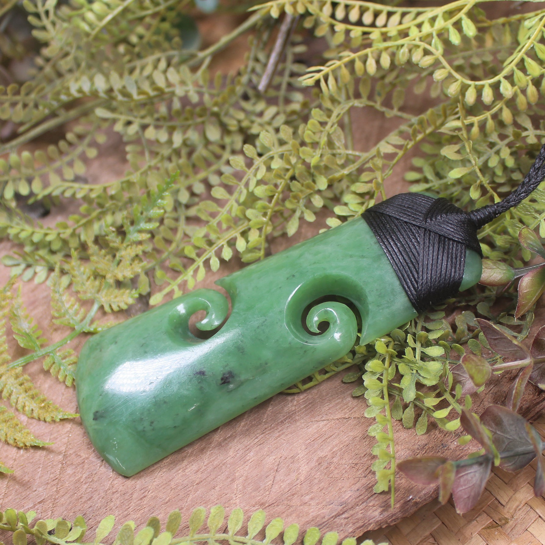 Hapopo Pounamu Toki with Koru - NZ Greenstone