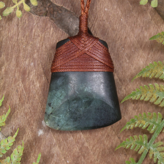 Kawakawa Pounamu Toki