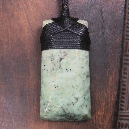 Hapopo Pounamu Toki - NZ Greenstone