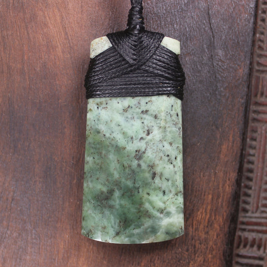 Hapopo Pounamu Toki - NZ Greenstone