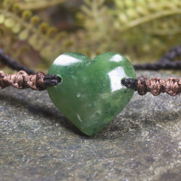 Adjustable cord bracelet with Kawakawa Pounamu