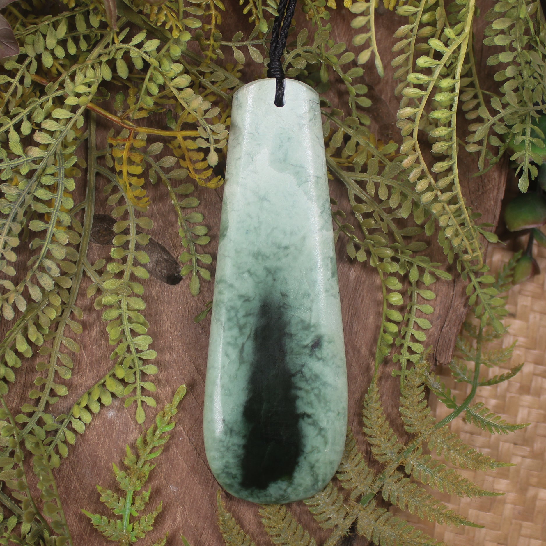 Kawakawa Pounamu Roimata Pendant - NZ Greenstone