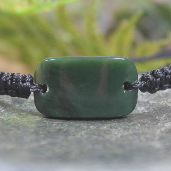Adjustable cord bracelet with Kawakawa Pounamu