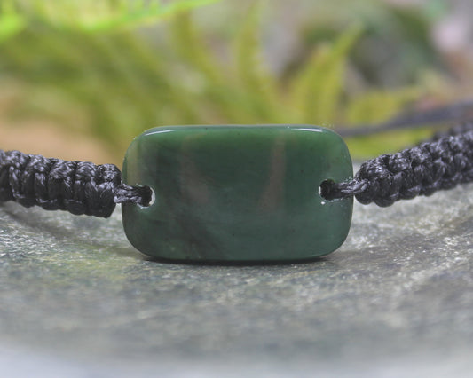 Adjustable cord bracelet with Kawakawa Pounamu
