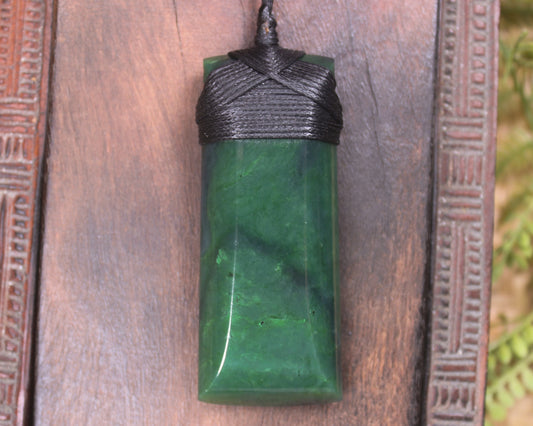 Kawakawa Pounamu Toki