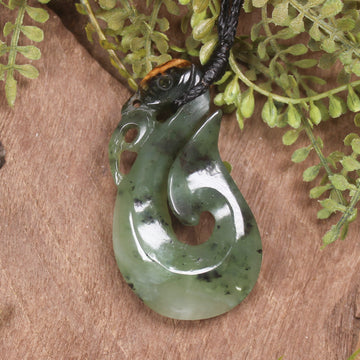 Hapopo pounamu manaia pendant - NZ Greenstone