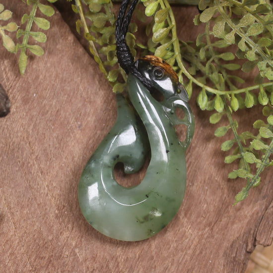 Hapopo pounamu manaia pendant - NZ Greenstone